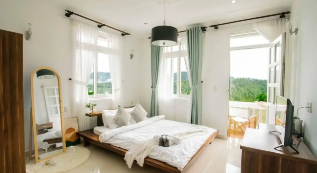 Двухместный номер Standard с видом на горы D House Dalat
