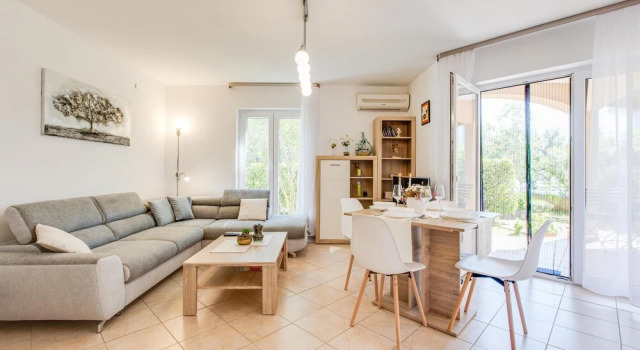 Amazing Apartment in Vantacici With Wifi and 2 Bedrooms, Prenota Appartamento Hotel a Isole Quarnerine con parcheggio, Parcheggio