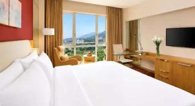 Люкс Deluxe Four Points by Sheraton Tai'an