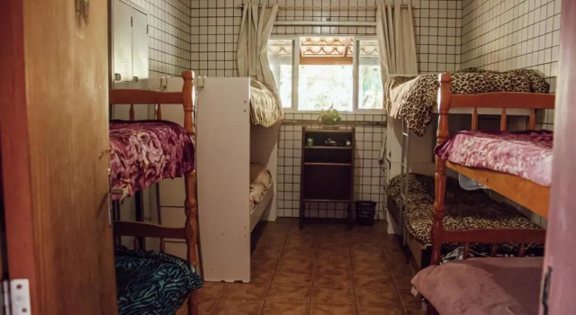 Кровать в общем номере (женский номер) HOSTEL BARRA BAR