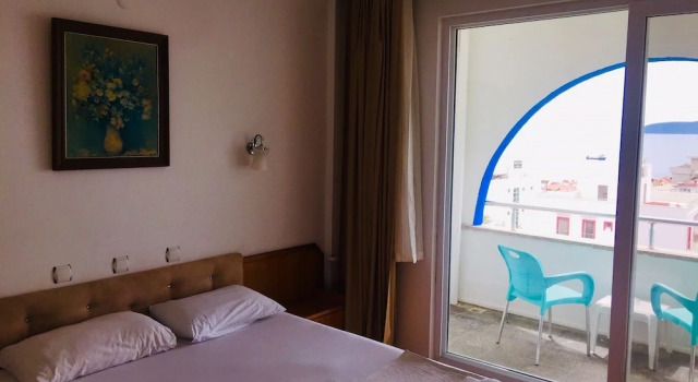Трёхместный номер Standard с балконом Ikont Hotel