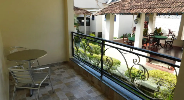 Трёхместный номер Standard с балконом Hotel Real São Lourenço
