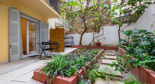 Апартаменты Quiet Apartment With a Garden at Exarcheia