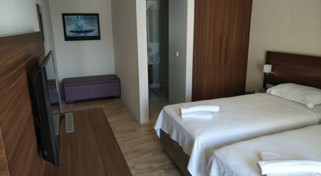 Двухместный номер Comfort с балконом и с видом на бассейн Neopol Hotel Deluxe