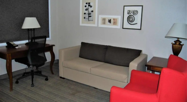 Четырёхместный люкс c 1 комнатой Country Inn & Suites by Radisson, Athens, GA