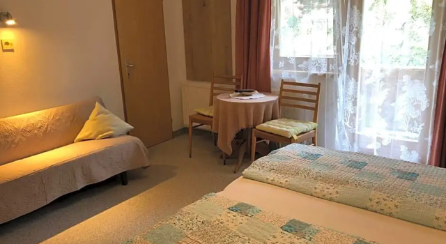 Haus Lackner, Rezerwuj Bed and Breakfast Hotele w Tyrol z parkingiem, Parking