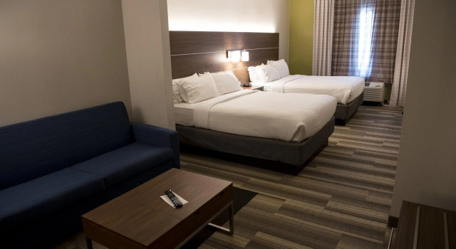 Четырёхместный люкс Holiday Inn Express Hotel & Suites Lexington-Downtown University by IHG