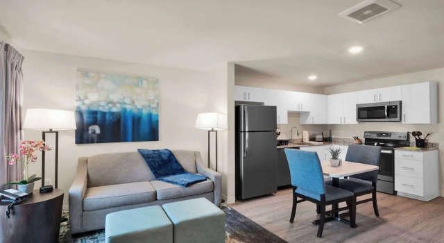 Люкс c 1 комнатой с балконом WaterWalk Extended Stay Raleigh Durham Research Triangle