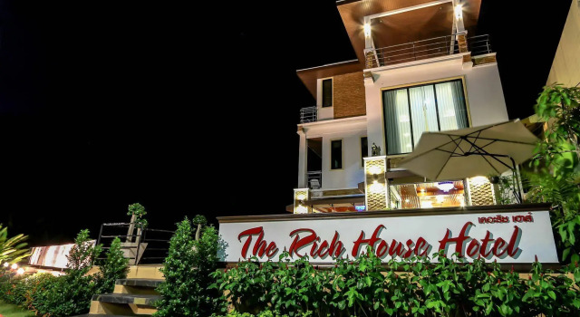 The Rich House, Забронировать Отель Отели Южного Таиланда с парковкой, Парковка