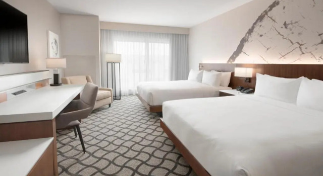 Четырёхместный номер Standard Marriott Dallas Allen Hotel & Convention Center
