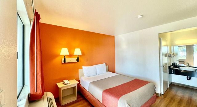 Motel 6 Bellflower, CA - Los Angeles, Брондау Мотель Беллфлауэр Los Angeles Metropolitan Area
