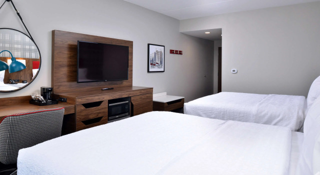 Hampton Inn & Suites Greensboro Downtown, Nc, Забронировать Отель Отели Гринсборо с завтраком, рядом с Культурный центр Гринсборо, Завтраки