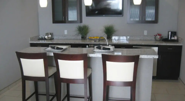Люкс c 1 комнатой Holiday Inn and Suites East Peoria by IHG