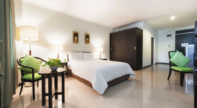 Capital Mansion Executive Living Suites, Забронировать Отель Отели Бангкока с бассейном, рядом с Мемориальная больница «Паоло», Бассейн