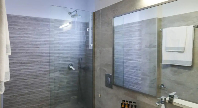 Четырёхместный номер Standard Petinaros Hotel