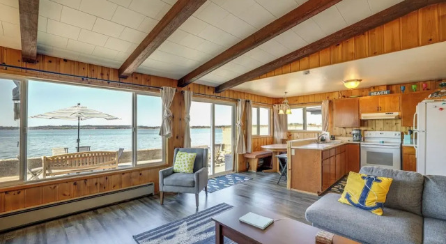 Oceanfront Cottage w/ Patio & Views in Birch Bay!, Забронировать Дом для отпуска Блейн штат Вашингтон, рядом с Birch Bay Beach
