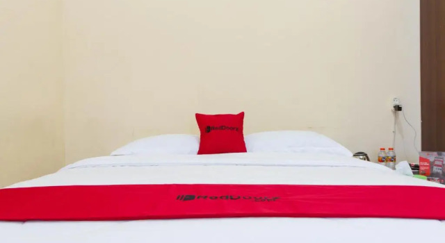 Junior suite RedDoorz @ Pataruman Garut