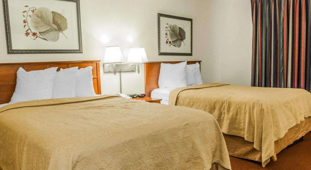 Четырёхместный номер Standard Baymont by Wyndham Indianapolis East