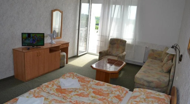 Hotel Karát, Book Hotel Hoteller i Western Transdanubia med parkering, Parkering