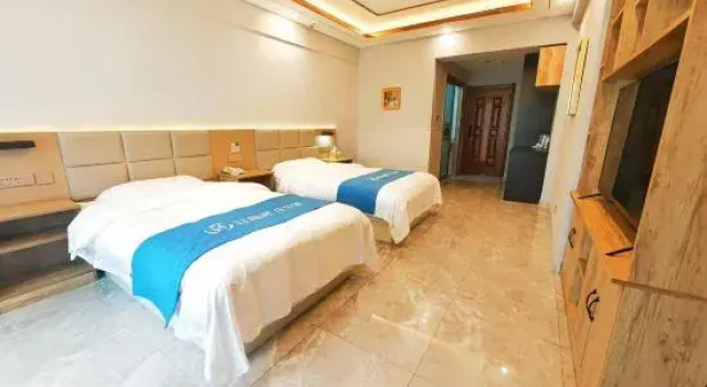 Люкс Home Inn Huayi Select Hotel (Baicheng Pearl Garden)