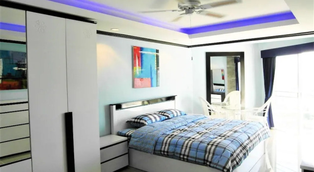 Апартаменты с балконом Sea View 1-bed at Jomtien Beach - Sleeps 2
