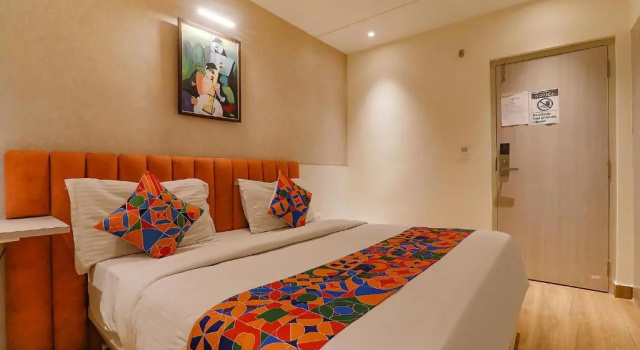 Номер Deluxe FabHotel Geetraj Palace