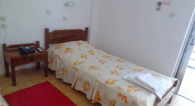 Трёхместный номер Standard с балконом Hotel Inomaos
