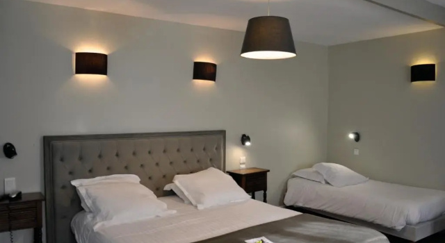 Трёхместный номер Standard Hostellerie et SPA de la Vieille Ferme