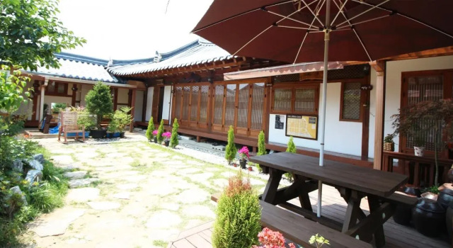 jeonju soripunggyeong hanogsugbag, Забронировать Отель Чонджу Чолла-Пукто, рядом с Конфуцианская школа хянгё в Чонджу