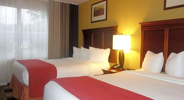 Четырёхместный люкс Country Inn & Suites by Radisson, Helen, GA