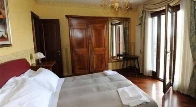 Люкс с балконом и с видом на сад B&B Elizabeth's House