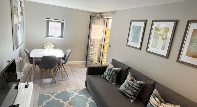 Апартаменты The Wesley Luxury City Apartment