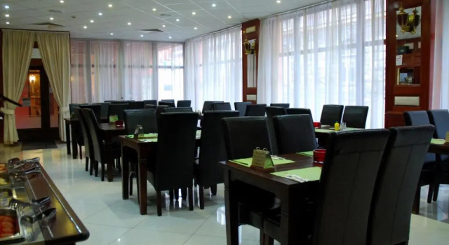 König Hotel, Prenota Hotel Pécs 