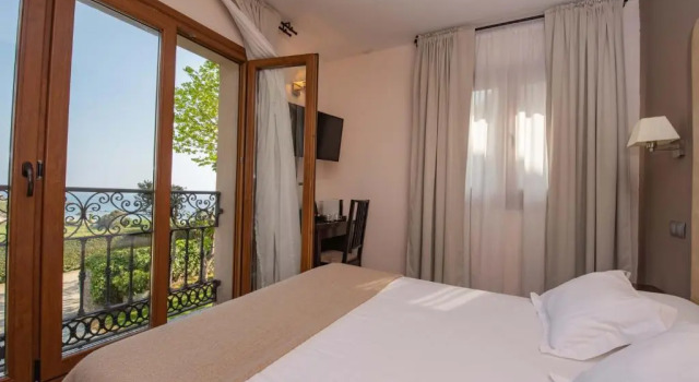 Hotel La Portilla, Book Hotel Hotels in Asturias with Parking, Parking