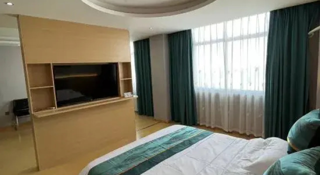 Люкс Deluxe Zhongtian City Hotel (Yucheng Mulan Avenue)