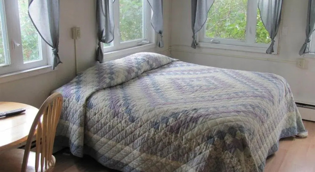 Downtown Log Cabin Hideaway Bed & Breakfast Inn Fairbanks | B&Bs, Rezerwuj Hotel Fairbanks Alaska