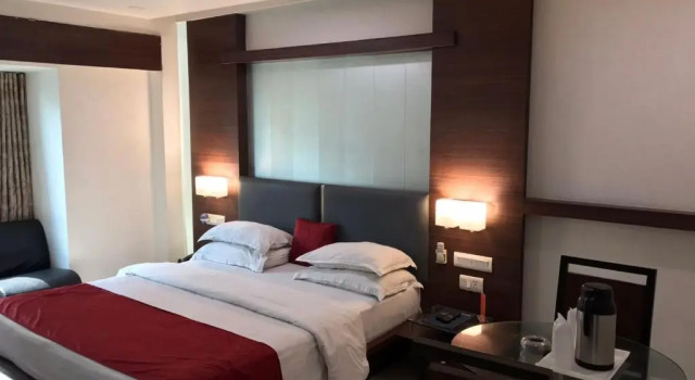 Номер Deluxe Pearl Hotel & Banquets