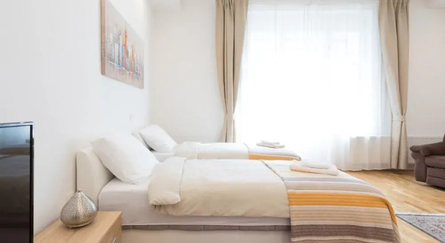 Студия Charming and Bright Studio in Zagreb Center!