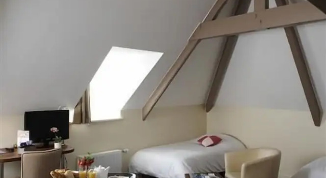 Трёхместный номер Standard Logis Hotel Belle-Vue