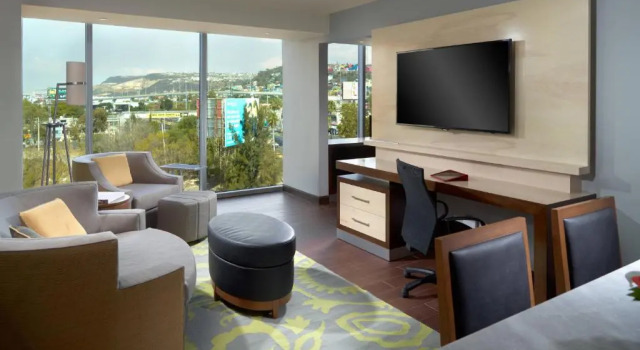 Полулюкс с видом на город Courtyard by Marriott Queretaro