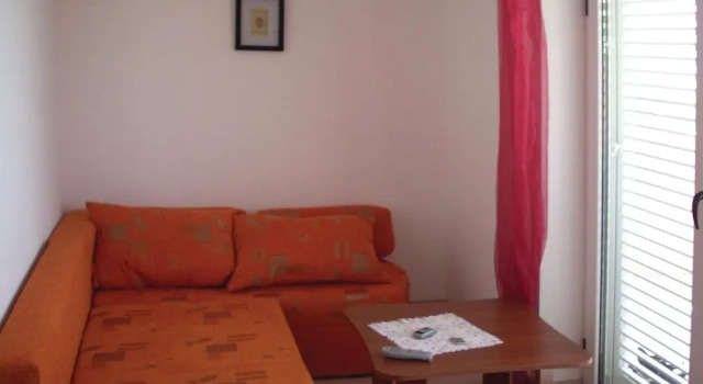 Amazing Home in Klenovica With Wifi and 2 Bedrooms, Reserva ahora Hotel Hoteles en Klenovica con piscina, Piscina