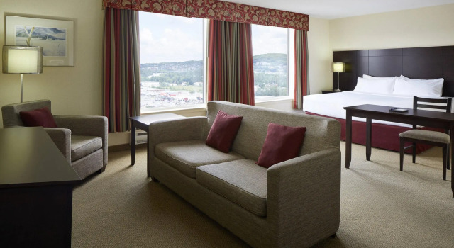 Двухместный люкс c 1 комнатой Delta Hotels by Marriott Sherbrooke Conference Centre