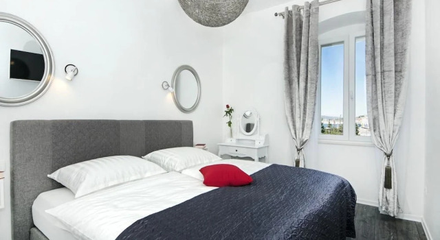 Апартаменты с видом на море Apartments Mihaela