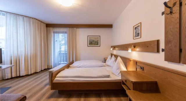 Двухместный номер Standard с балконом Hotel Fines