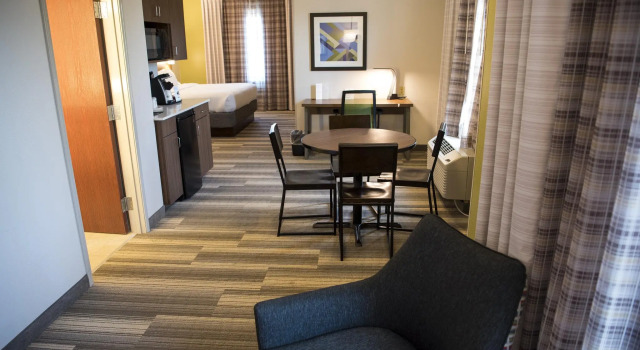 Двухместный люкс Holiday Inn Express Hotel & Suites Lexington-Downtown University by IHG