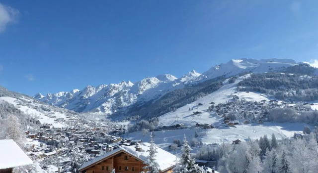 Chalet La Clusaz, 5 pièces, 9 personnes - FR-1-437-56, Забронировать Шале Виллы Ла-Клюза, рядом с Горнолыжный курорт Ла Клюза, Вилла