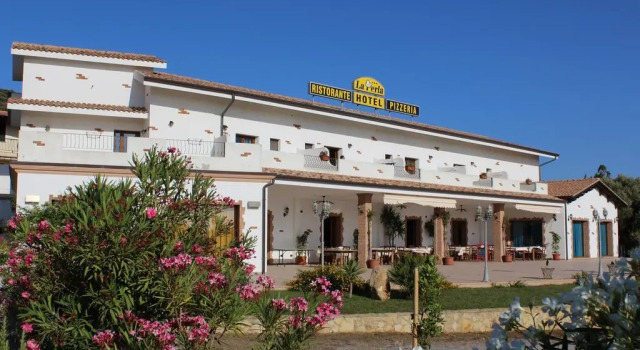 La Perla Hotel, Забронировать Отель Сант-Анна-Аррези Sulcis Iglesiente
