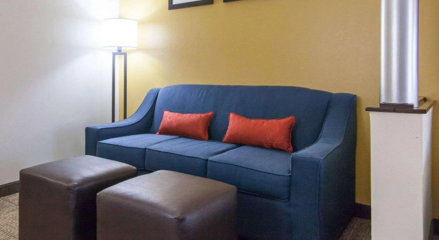 Четырёхместный люкс Comfort Suites Tulsa Central