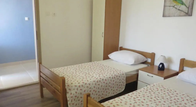Banić Apartments with pool, Забронировать Апартаменты/квартира Отели Биоград-на-Мору с парковкой, рядом с Kornati Marina, Парковка