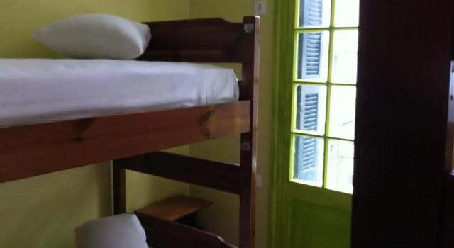 Кровать в общем номере Zeus Hostel